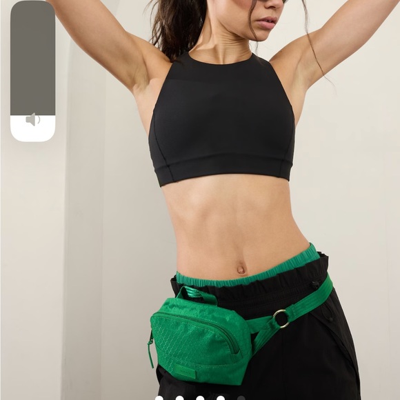 Athleta green color: scout excursion crossbody belt bag new with tags nwt! - Picture 5 of 7